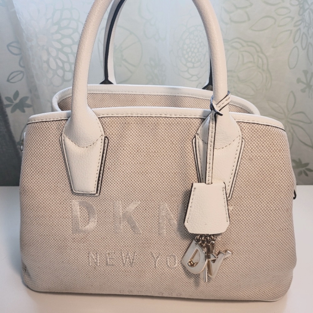 Super cute DKNY satchel!